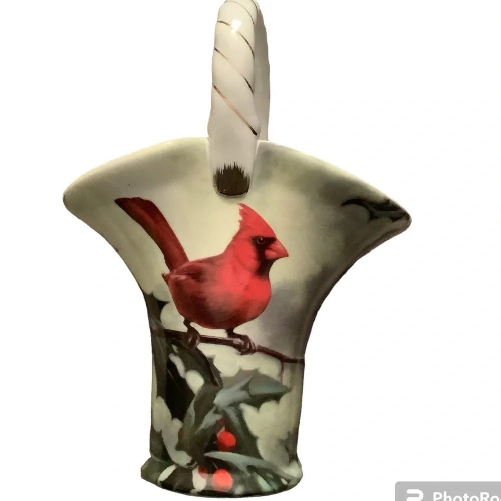 Hautman Brothers Collection Vintage Basket Cardinal in Holly